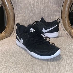 NIKE Women’s Nike free TR 7